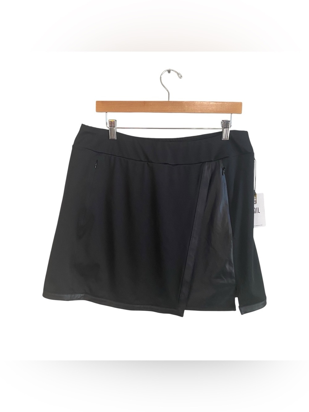NWT Tail UPF Stretch Black Faux Leather Detail Knit Skort Size Large